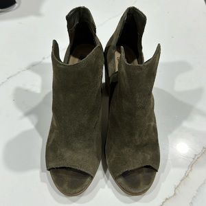 Steve Madden suede block heel